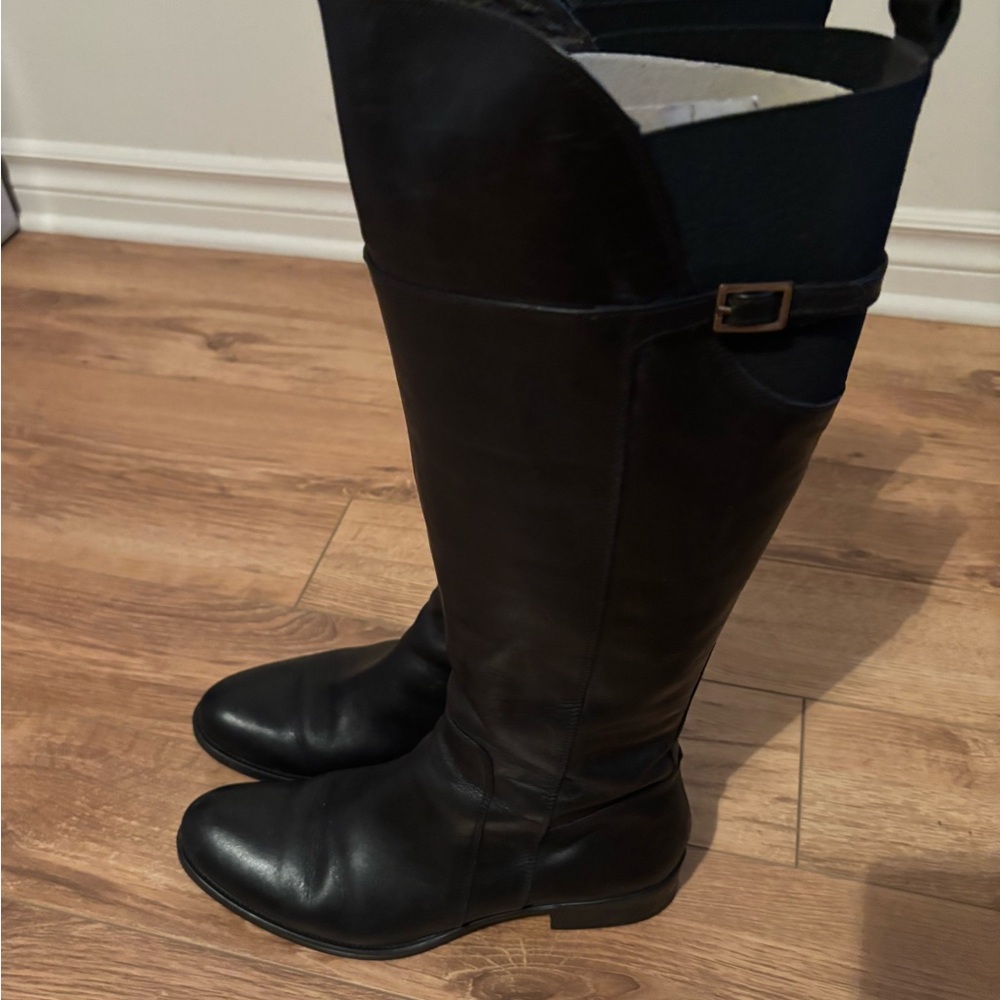 Elegant black leather Boots